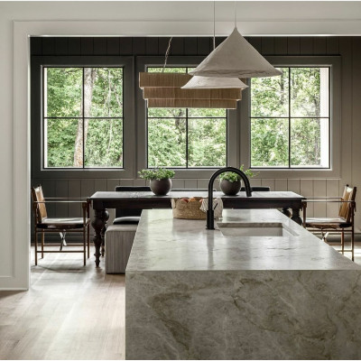 White ceramic pendant lamp with a textured edjes